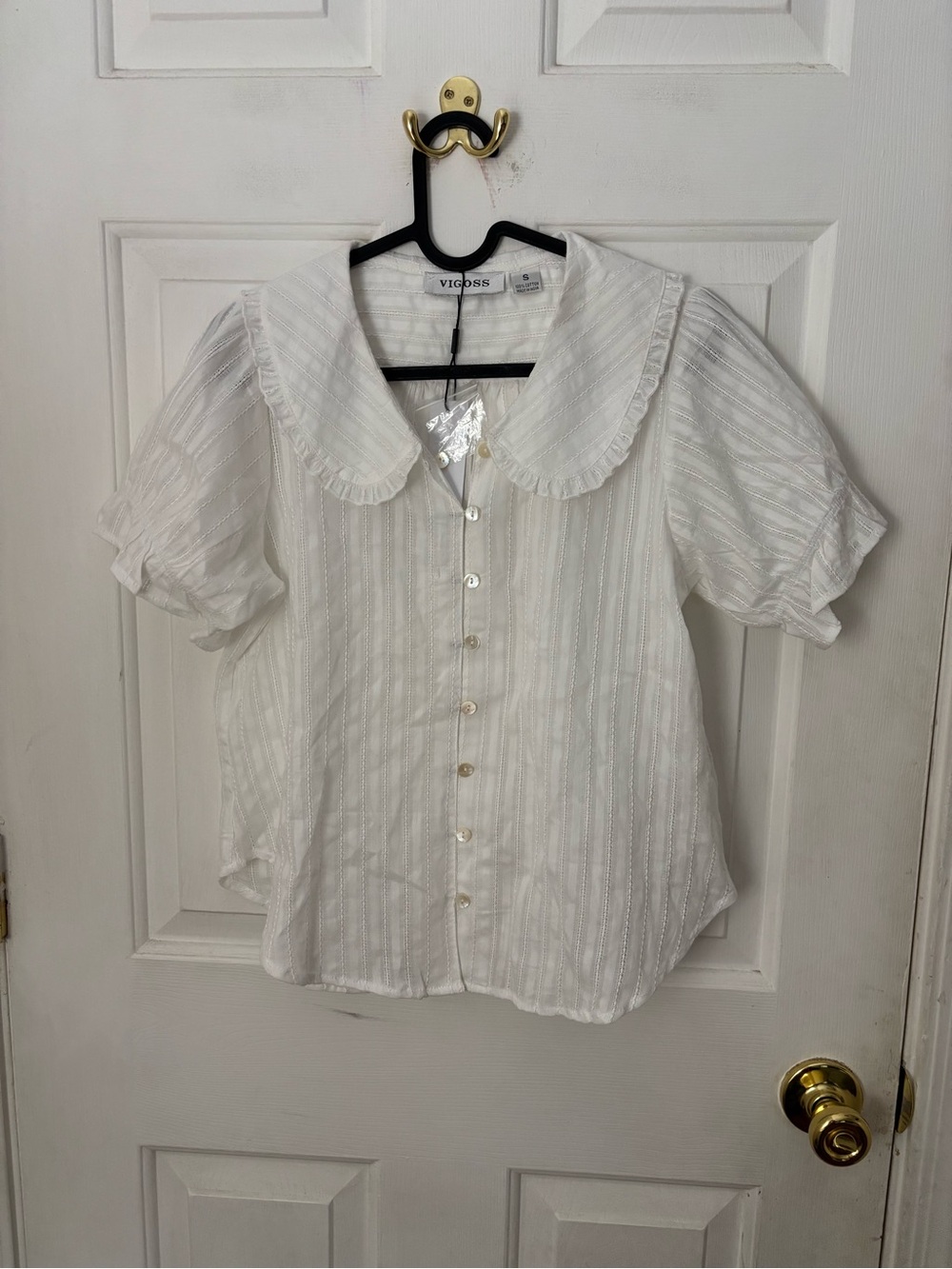 Vigoss White Textured Button-Down Blouse with Peter Pan Collar